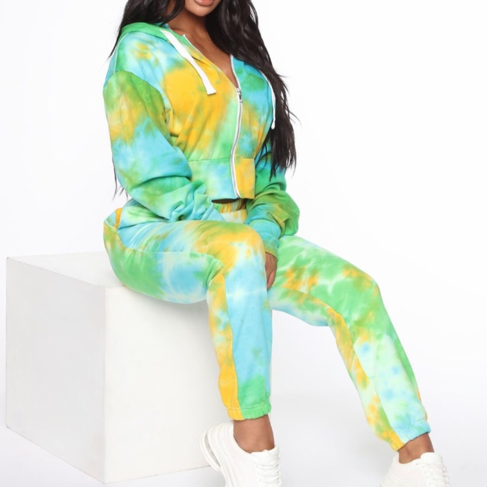 Fashion Nova Yoga & Chill Set - Picture 9 of 10